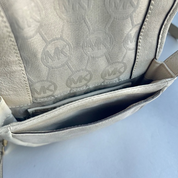 Michael Kors Small Cream Leather Crossbody Shoulder Bag - Picture 9 of 12